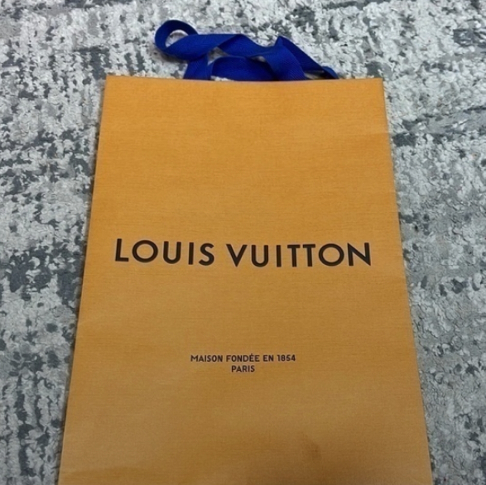 Gift Shopping Bag Authentic Medium Size ,Many Louis Vuttion Items Available